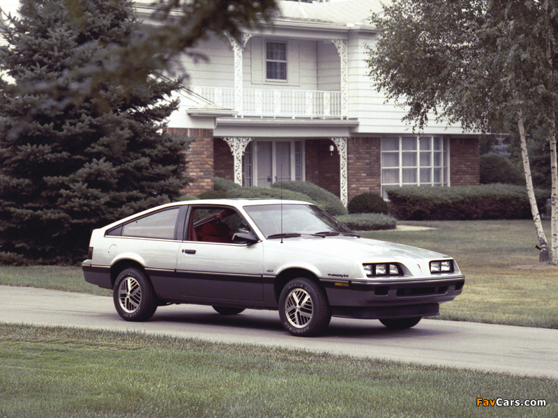 Pontiac Sunbird SE Hatchback Coupe 1985 pictures (800 x 600)