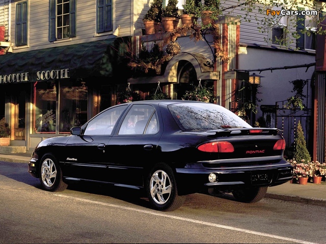 Photos of Pontiac Sunfire Sedan 2003–05 (640 x 480)