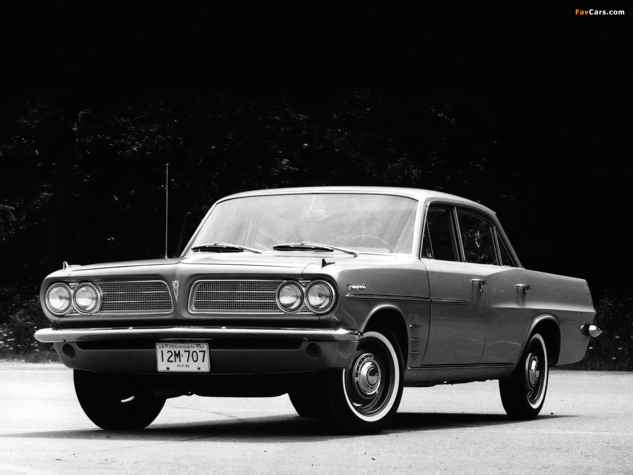 Images of Pontiac Tempest 4-door Sedan 1963 (1280 x 960)