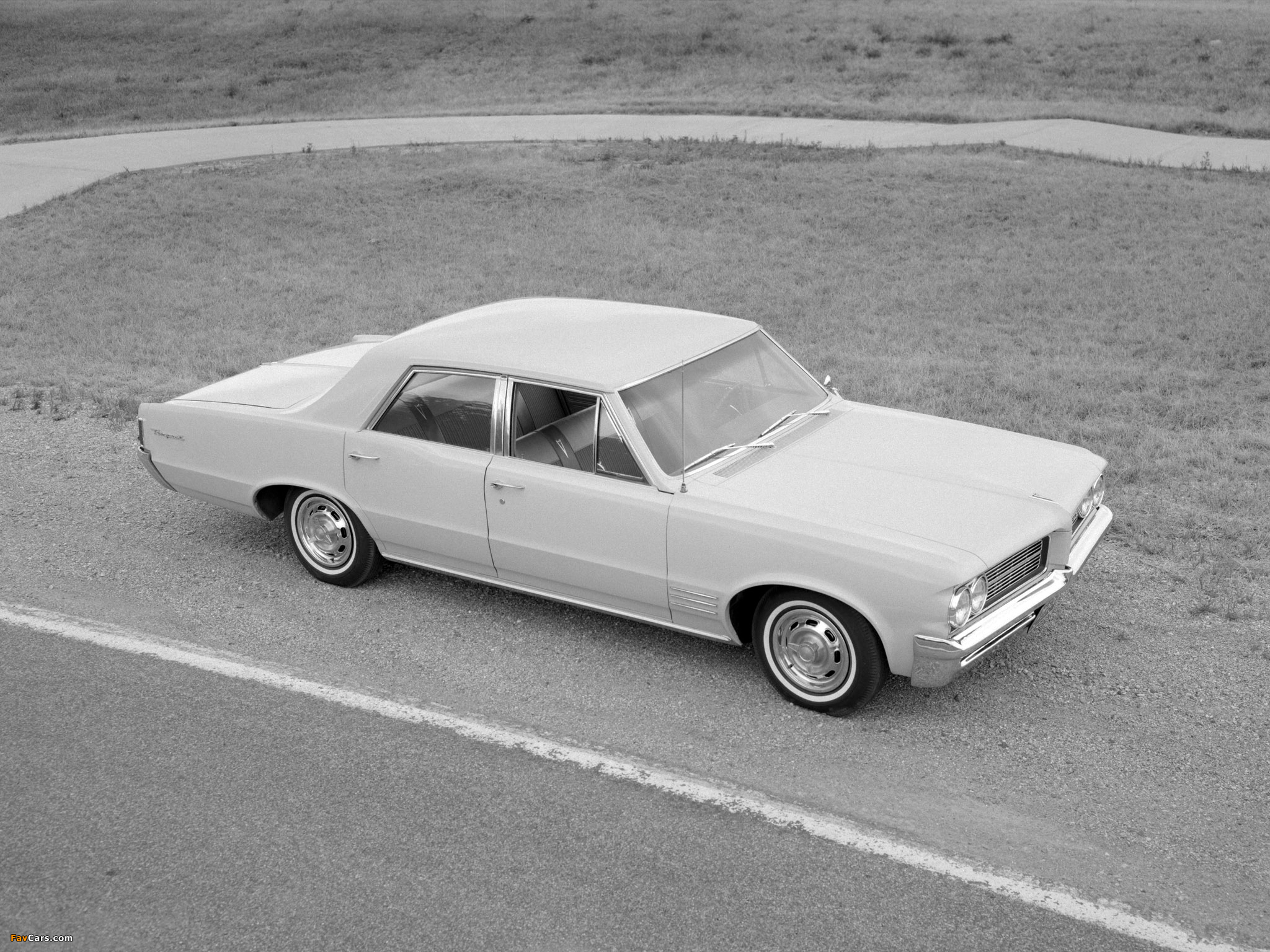 Photos of Pontiac Tempest Sedan (2069) 1964 (2048 x 1536)