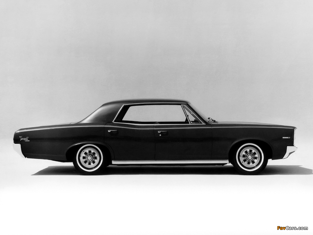 Photos of Pontiac Tempest Custom Hardtop Sedan (23539) 1966 (1024 x 768)