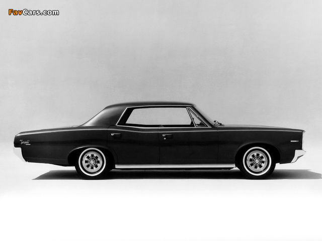 Photos of Pontiac Tempest Custom Hardtop Sedan (23539) 1966 (640 x 480)
