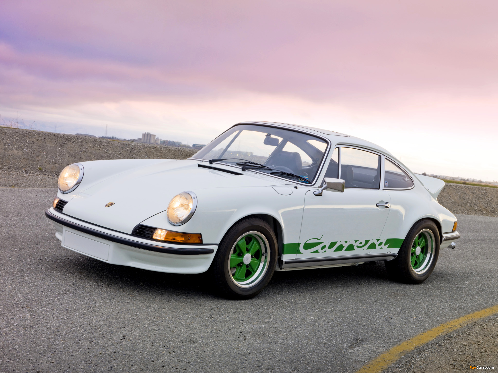 Images of Porsche 911 Carrera RS 2.7 Touring (911) 1972–73 (2048 x 1536)