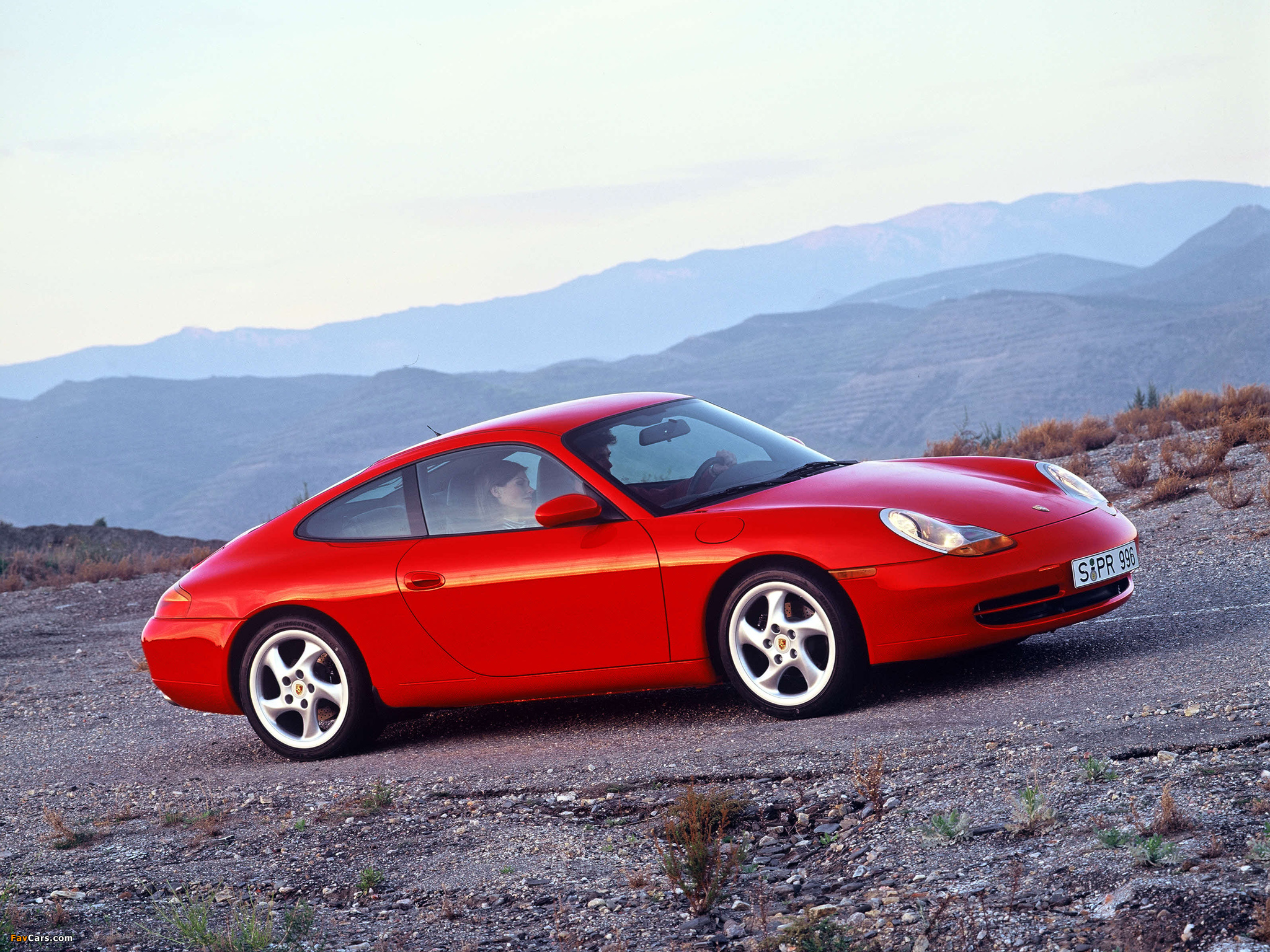 Images of Porsche 911 Carrera Coupe (996) 1997–2001 (2048 x 1536)