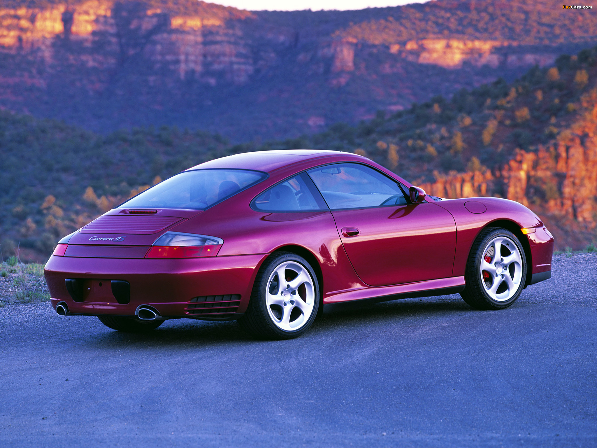 Images of Porsche 911 Carrera 4S Coupe US-spec (996) 2001–04 (2048 x 1536)