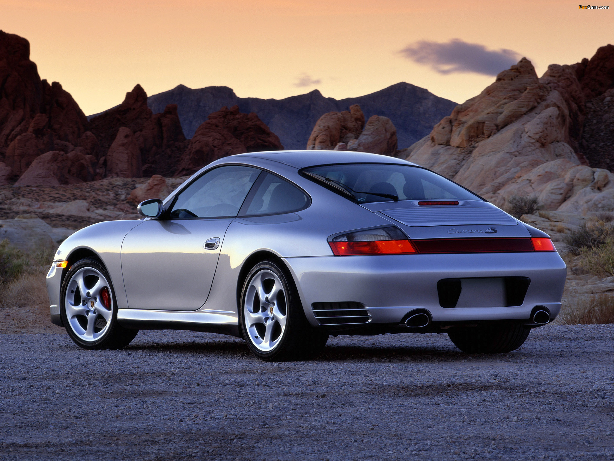 Images of Porsche 911 Carrera 4S Coupe US-spec (996) 2001–04 (2048 x 1536)