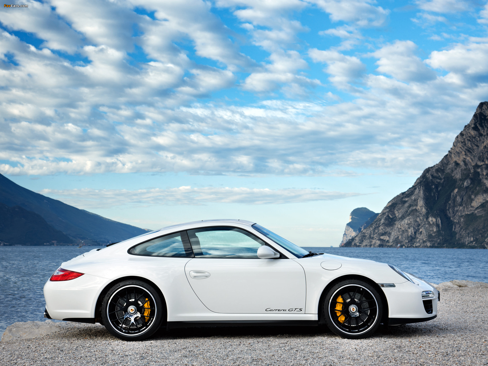 Images of Porsche 911 Carrera GTS Coupe (997) 2010–11 (2048 x 1536)