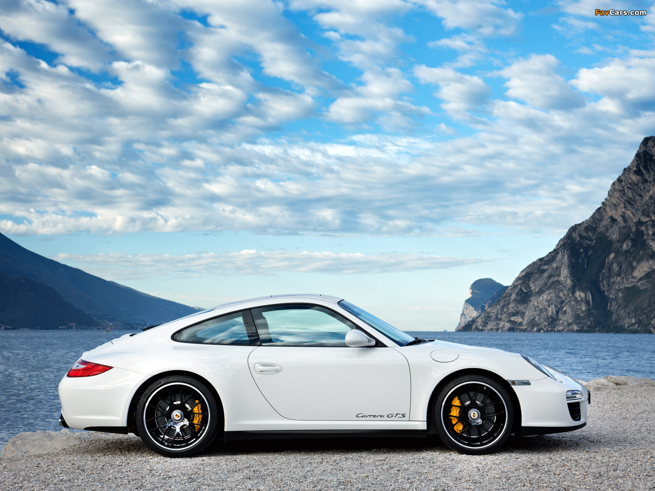 Images of Porsche 911 Carrera GTS Coupe (997) 2010–11 (1280 x 960)