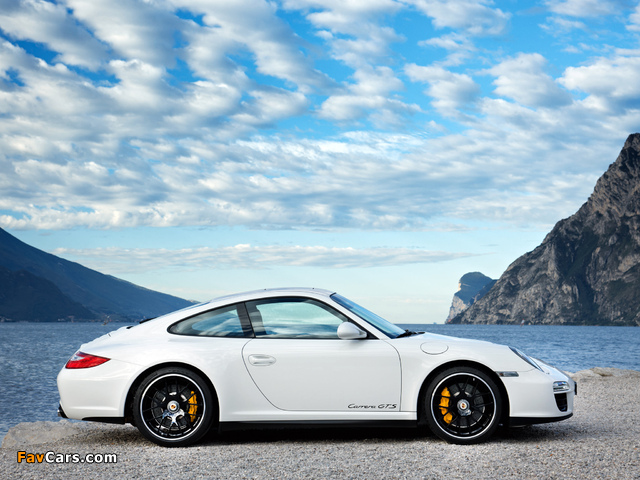 Images of Porsche 911 Carrera GTS Coupe (997) 2010–11 (640 x 480)