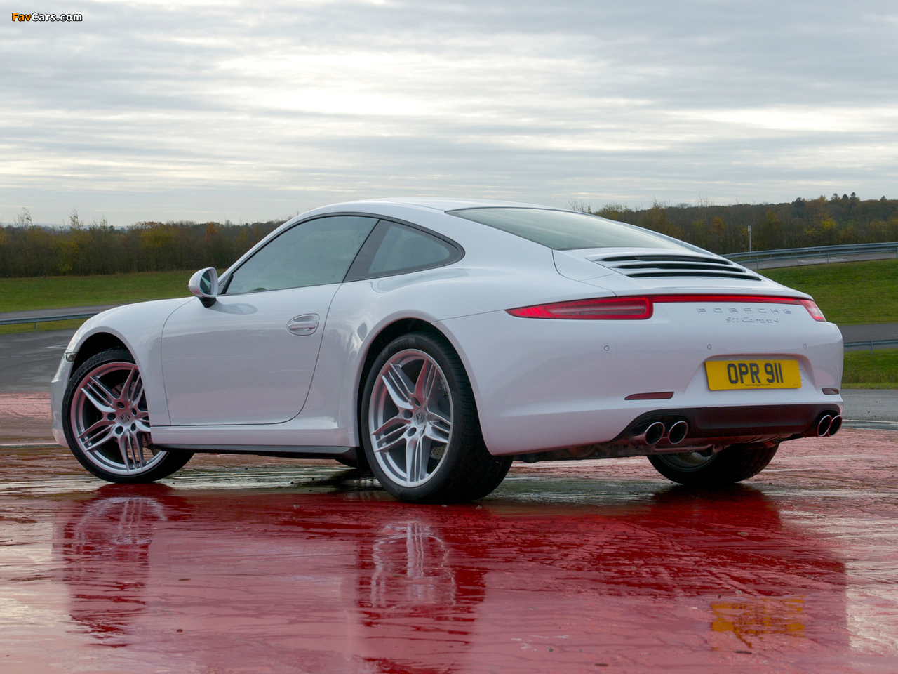 Images of Porsche 911 Carrera 4 Coupe UK-spec (991) 2012 (1280 x 960)