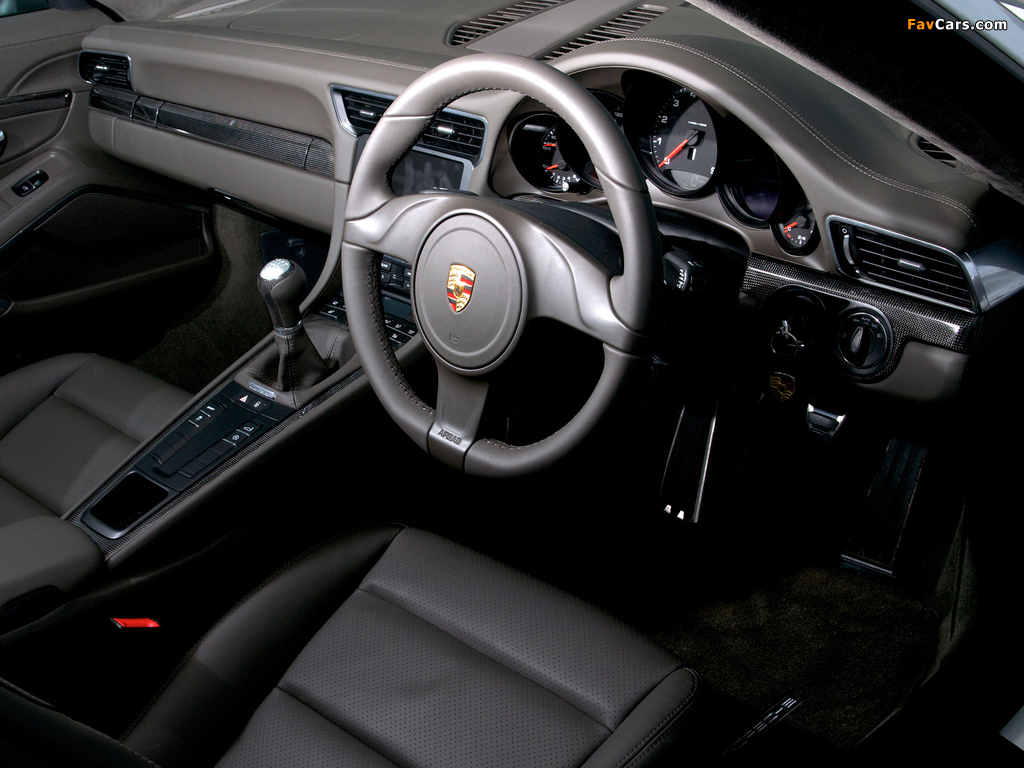 Images of Porsche 911 Carrera 4 Coupe UK-spec (991) 2012 (1024 x 768)