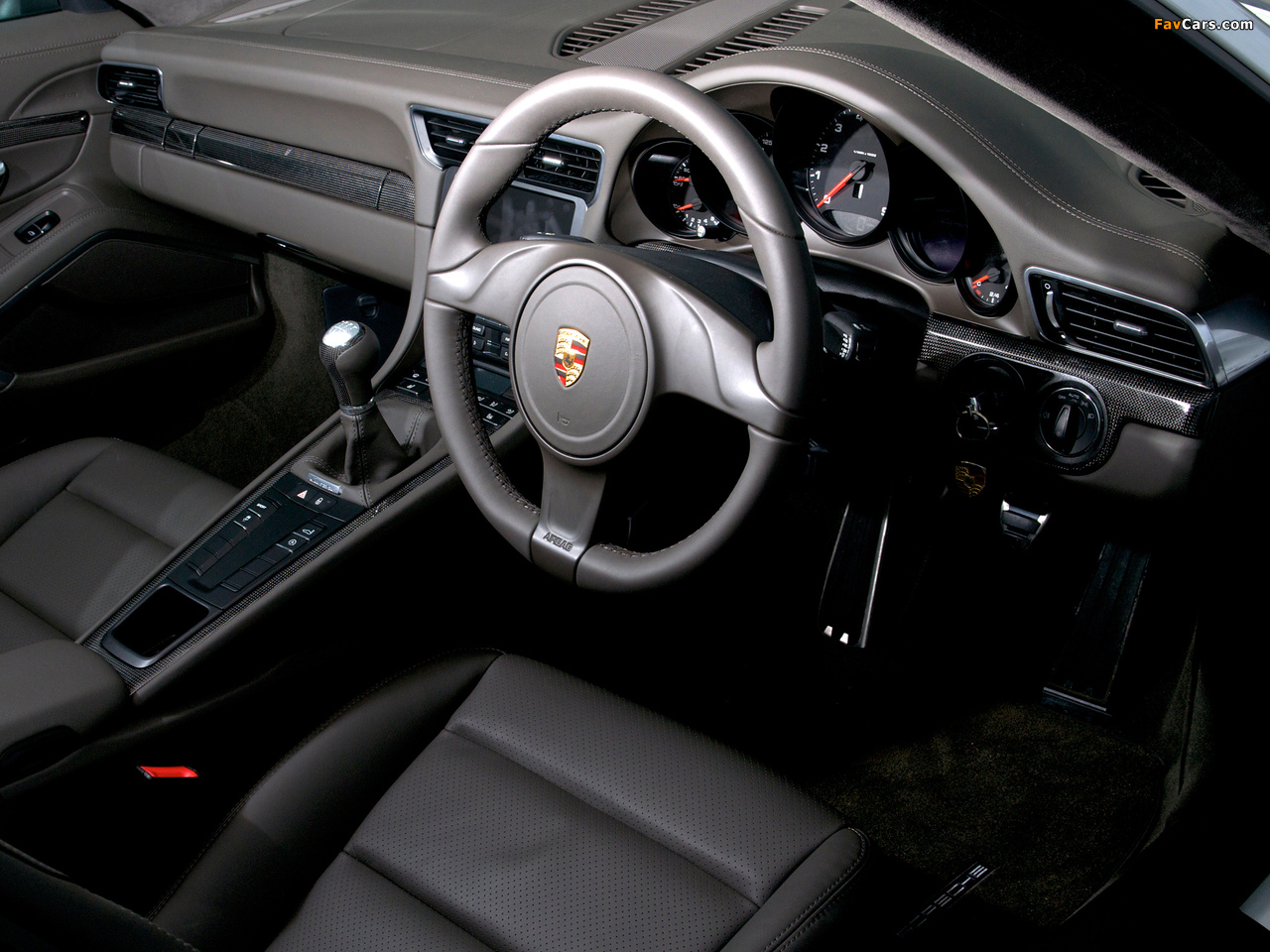 Images of Porsche 911 Carrera 4 Coupe UK-spec (991) 2012 (1280 x 960)