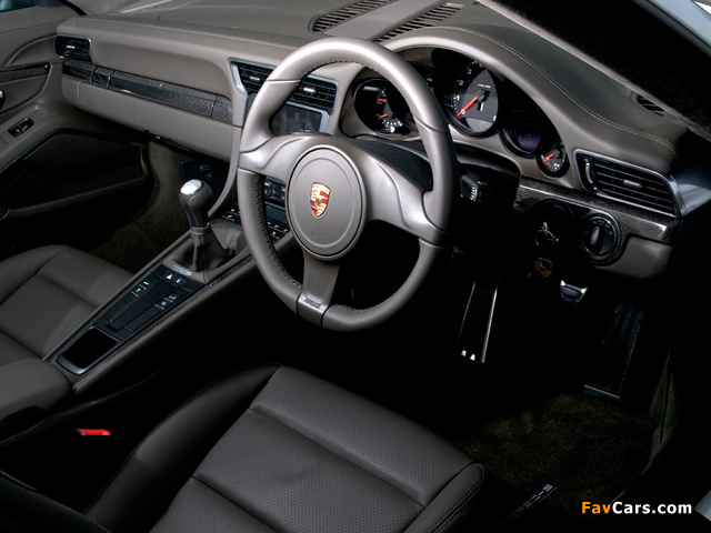 Images of Porsche 911 Carrera 4 Coupe UK-spec (991) 2012 (640 x 480)