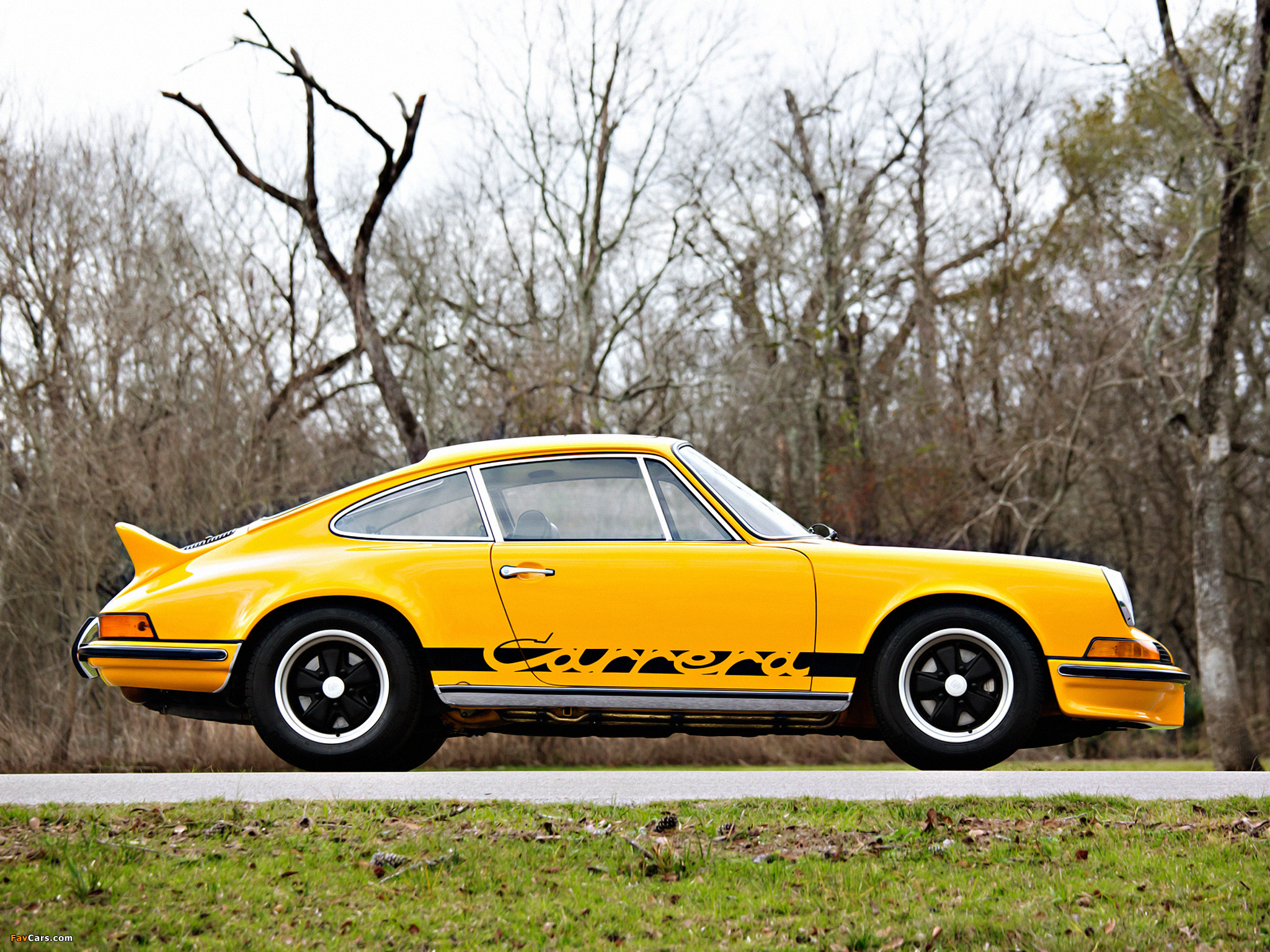 Photos of Porsche 911 Carrera RS 2.7 Touring US-spec (911) 1972–73 (2048 x 1536)