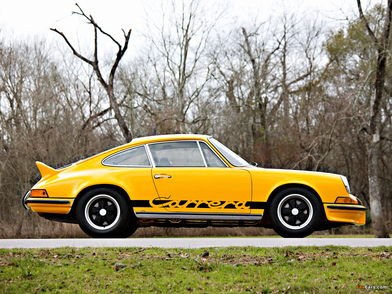 Photos of Porsche 911 Carrera RS 2.7 Touring US-spec (911) 1972–73 (1280 x 960)