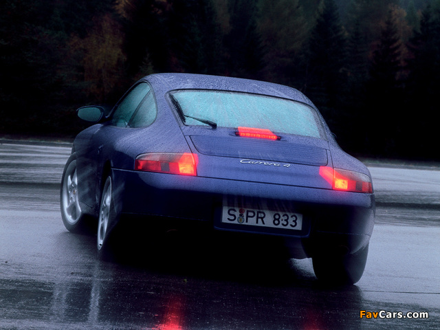 Photos of Porsche 911 Carrera 4 Coupe (996) 1998–2001 (640 x 480)