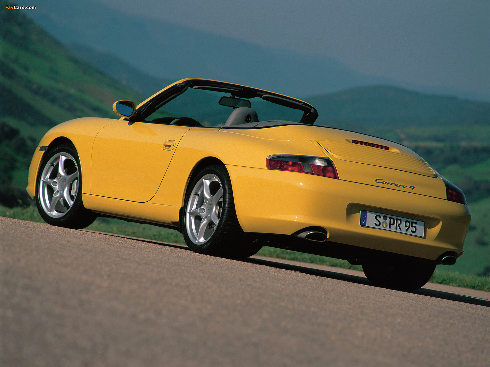 Photos of Porsche 911 Carrera 4 Cabriolet (996) 2001–04 (1600 x 1200)