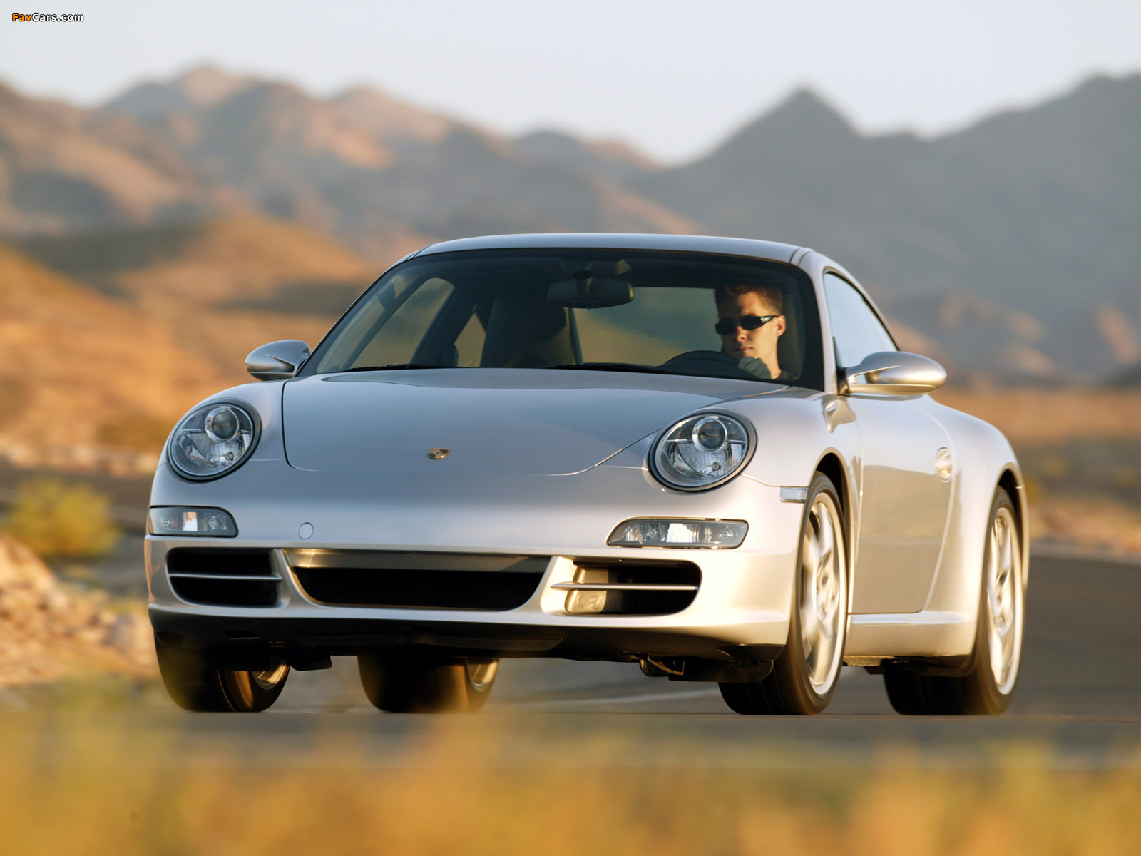 Photos of Porsche 911 Carrera Coupe US-spec (997) 2005–08 (1600 x 1200)