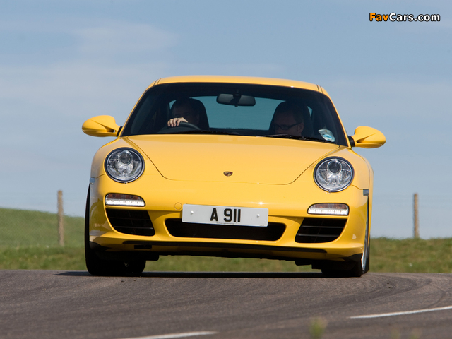 Photos of Porsche 911 Carrera Coupe UK-spec (997) 2008–11 (640 x 480)