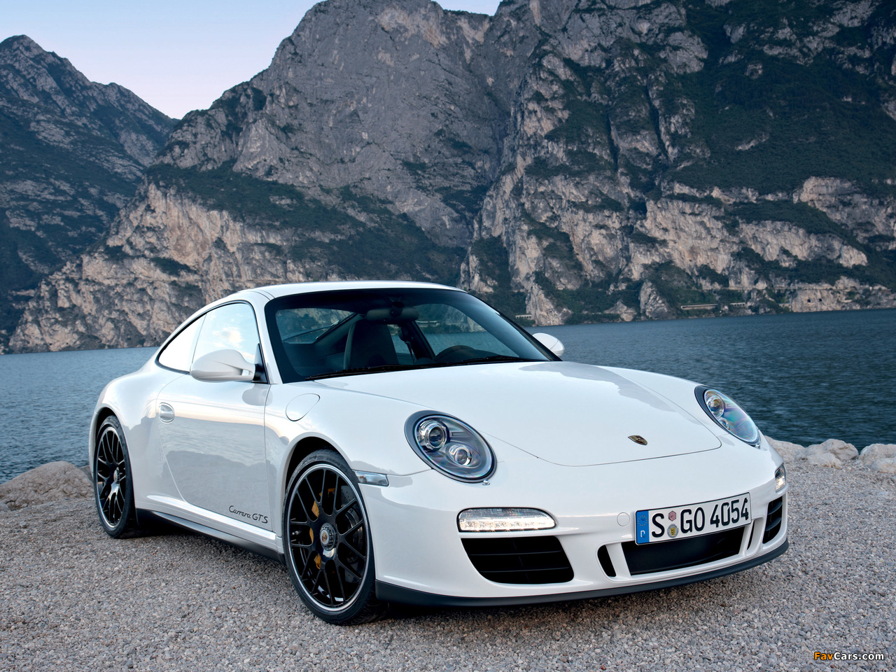 Photos of Porsche 911 Carrera GTS Coupe (997) 2010–11 (1280 x 960)