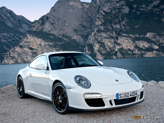 Photos of Porsche 911 Carrera GTS Coupe (997) 2010–11 (640 x 480)