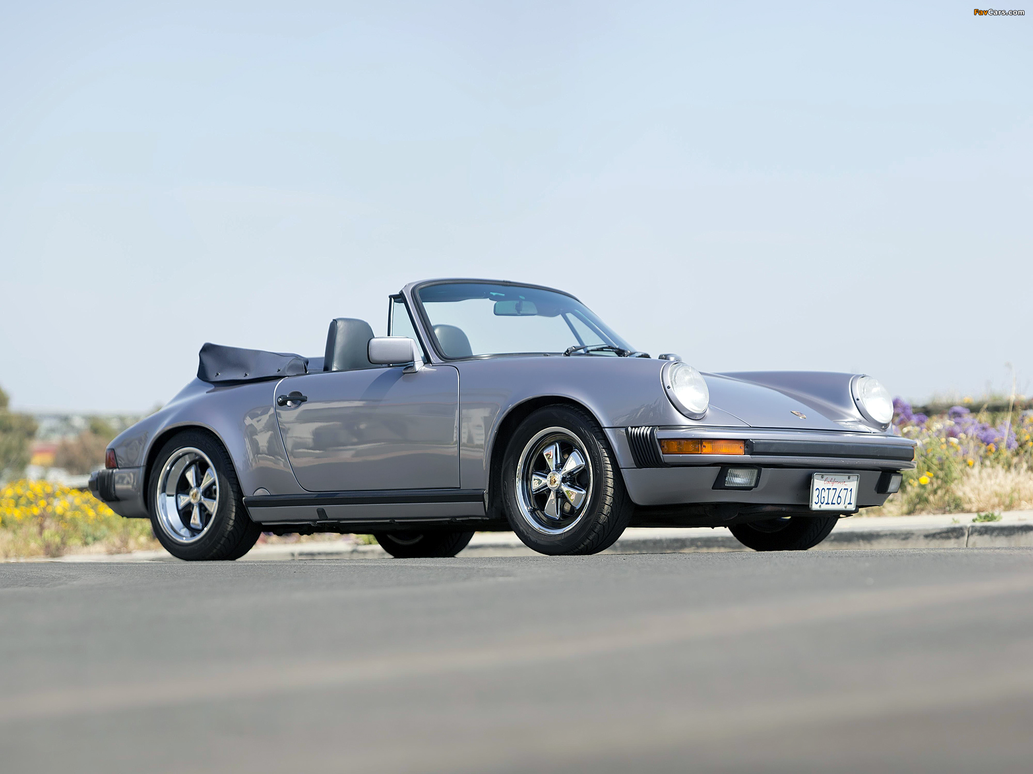 Pictures of Porsche 911 Carrera 3.2 Cabriolet US-spec (911) 1984–89 (2048 x 1536)