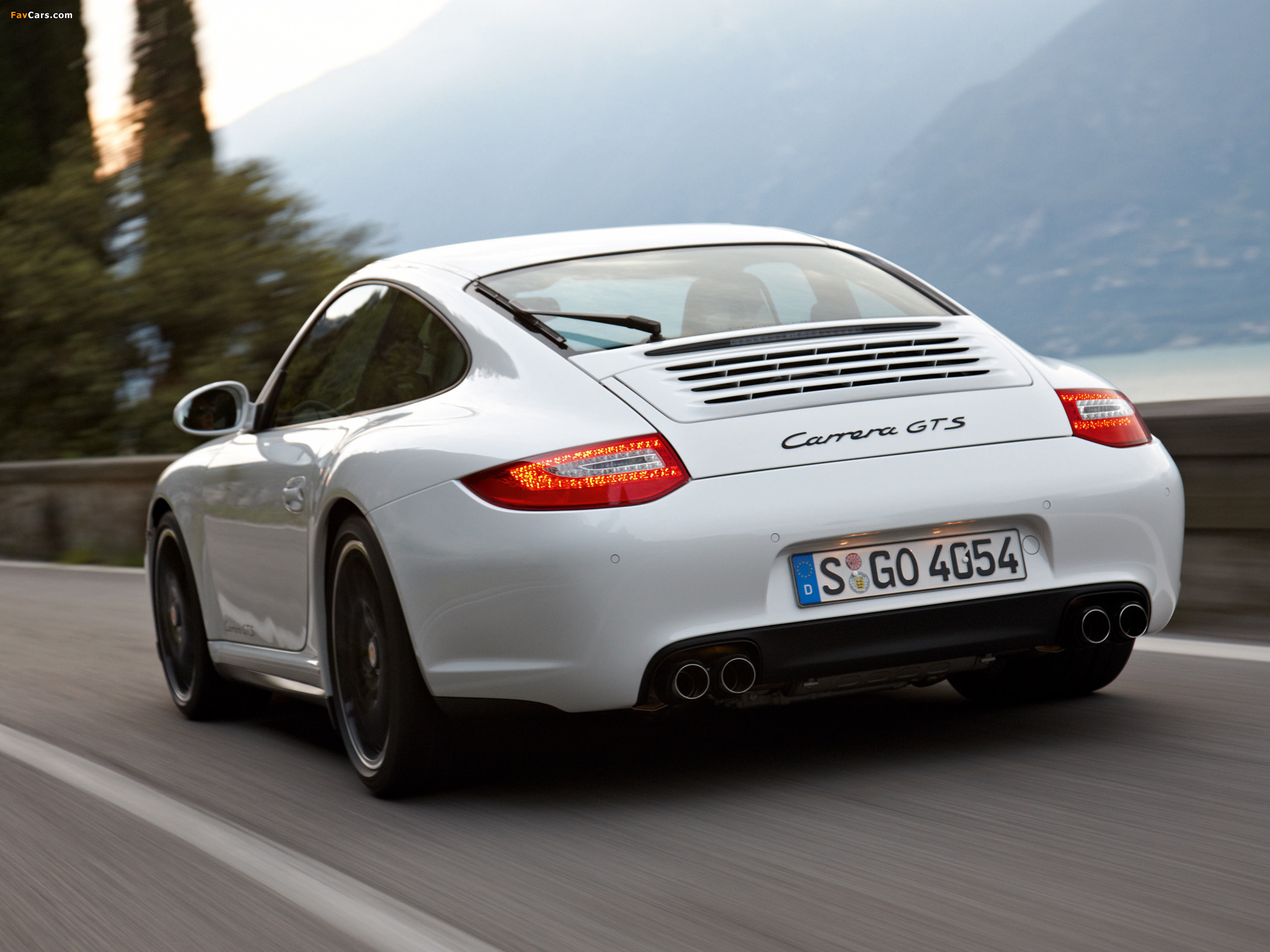 Pictures of Porsche 911 Carrera GTS Coupe (997) 2010–11 (2048 x 1536)