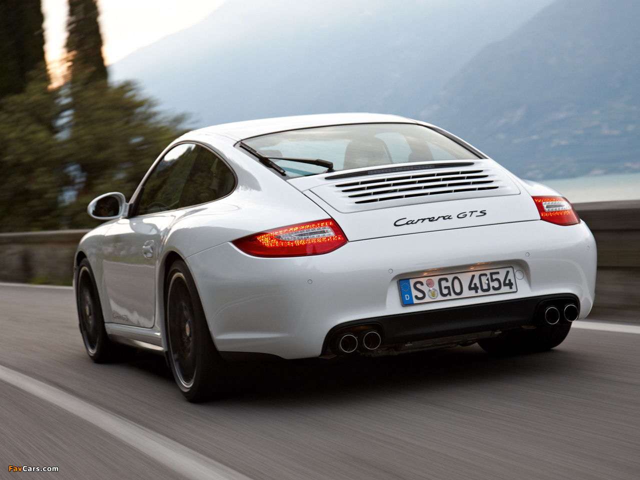 Pictures of Porsche 911 Carrera GTS Coupe (997) 2010–11 (1280 x 960)