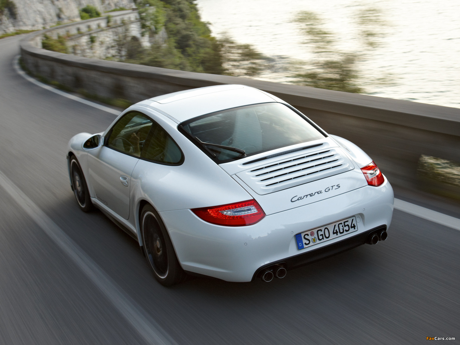 Pictures of Porsche 911 Carrera GTS Coupe (997) 2010–11 (1600 x 1200)