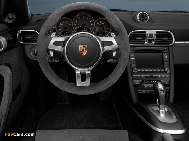 Pictures of Porsche 911 Carrera 4 GTS Coupe (997) 2011–12 (640 x 480)