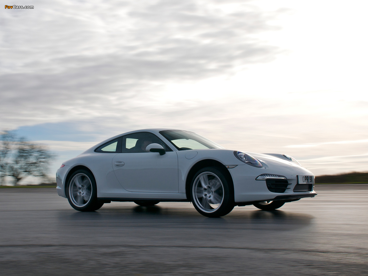 Pictures of Porsche 911 Carrera 4 Coupe UK-spec (991) 2012 (1280 x 960)