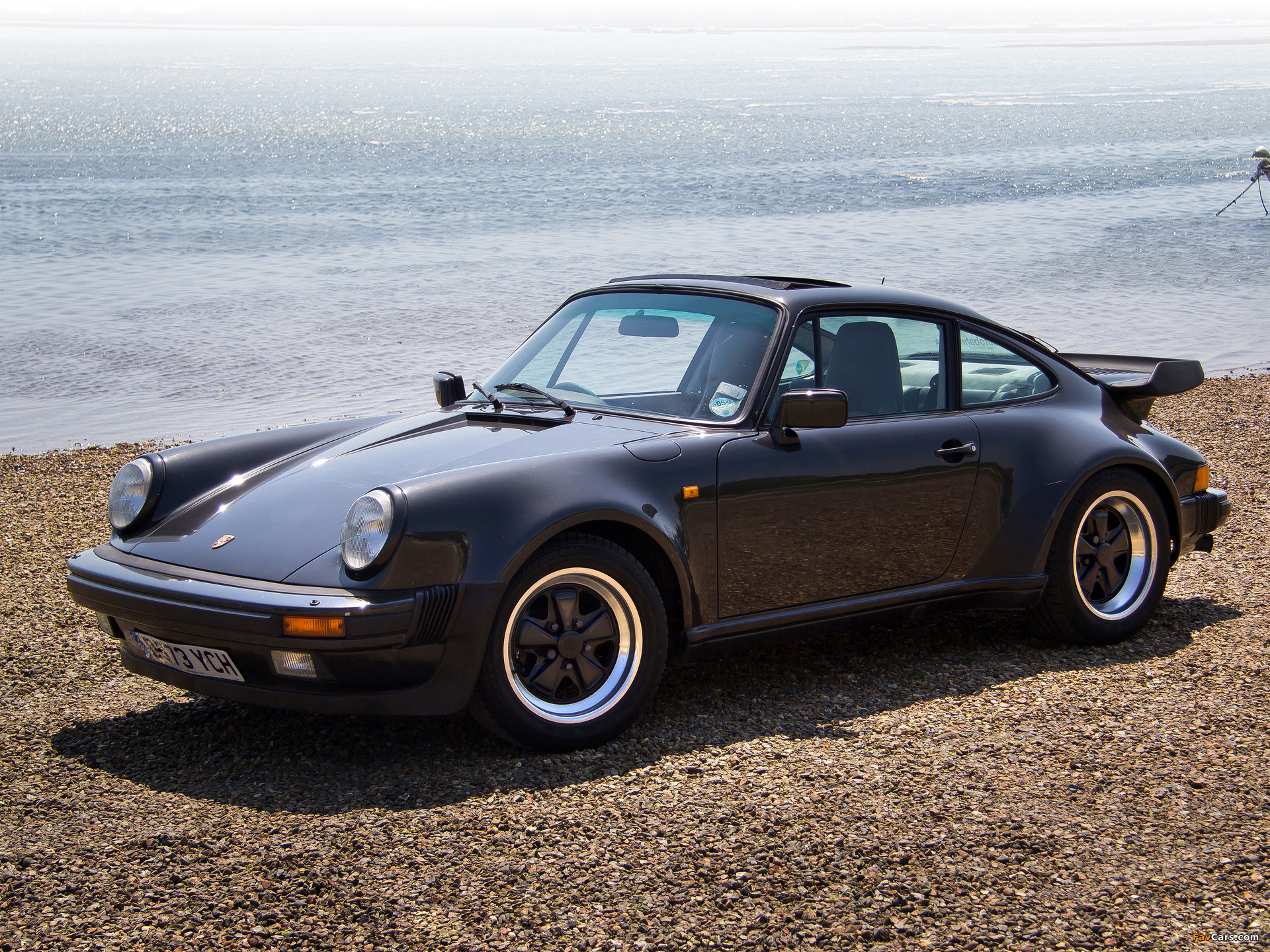 Porsche 911 Carrera 3.2 Coupe Turbolook UK-spec (911) 1984–89 photos (1920 x 1440)