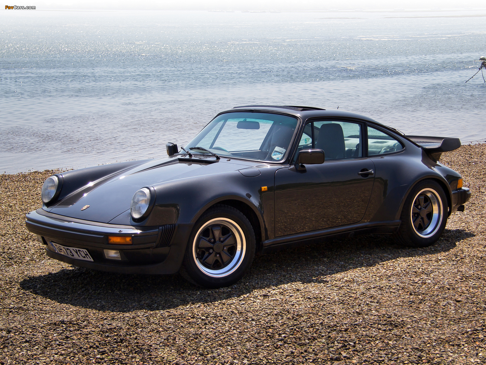 Porsche 911 Carrera 3.2 Coupe Turbolook UK-spec (911) 1984–89 photos (1600 x 1200)