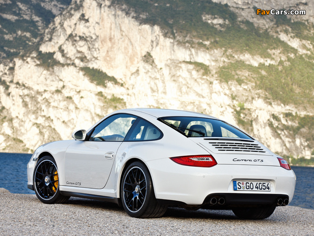 Porsche 911 Carrera GTS Coupe (997) 2010–11 photos (640 x 480)