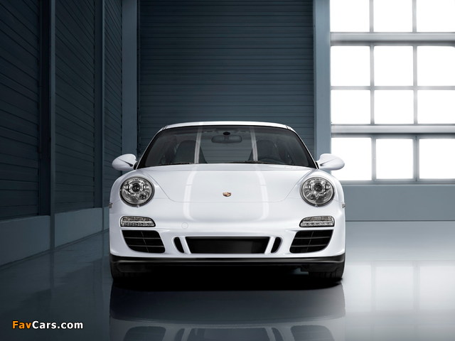 Porsche 911 Carrera GTS Coupe (997) 2010–11 photos (640 x 480)