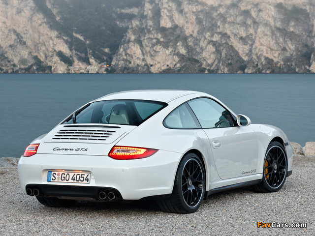 Porsche 911 Carrera GTS Coupe (997) 2010–11 photos (640 x 480)