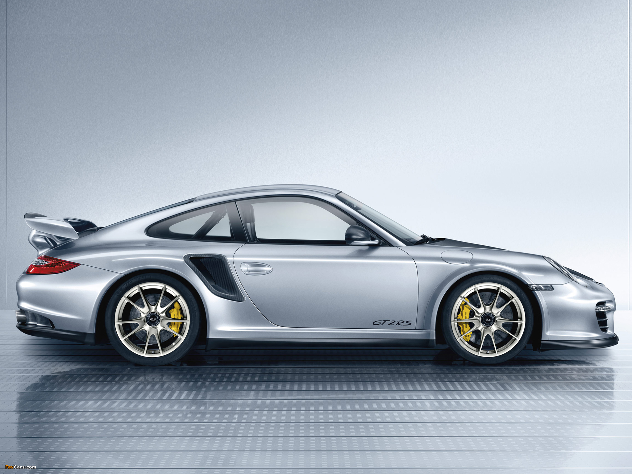 Images of Porsche 911 GT2 RS (997) 2010–11 (2048 x 1536)
