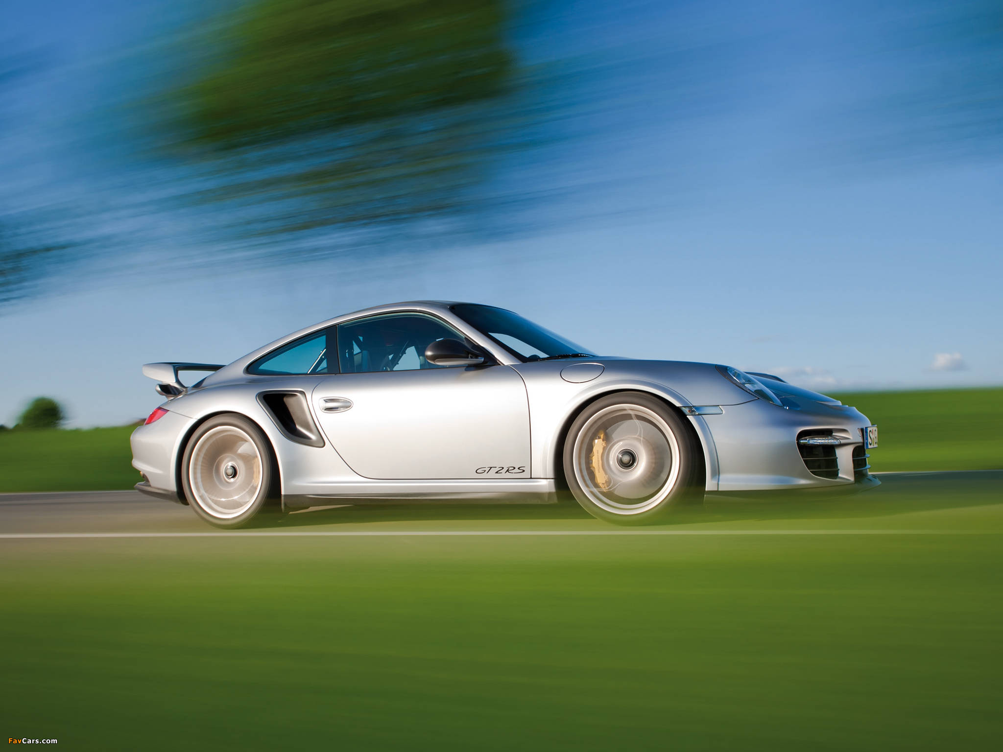 Images of Porsche 911 GT2 RS (997) 2010–11 (2048 x 1536)