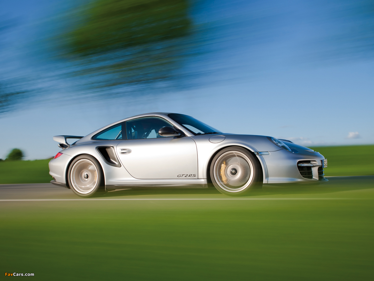 Images of Porsche 911 GT2 RS (997) 2010–11 (1280 x 960)