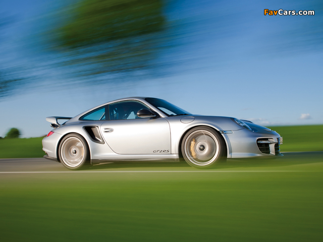 Images of Porsche 911 GT2 RS (997) 2010–11 (640 x 480)