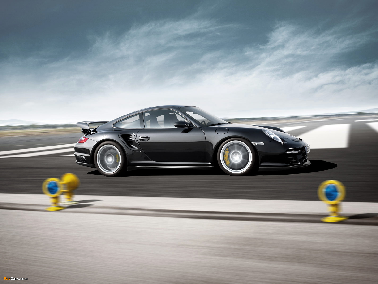 Photos of Porsche 911 GT2 (997) 2007–10 (1600 x 1200)