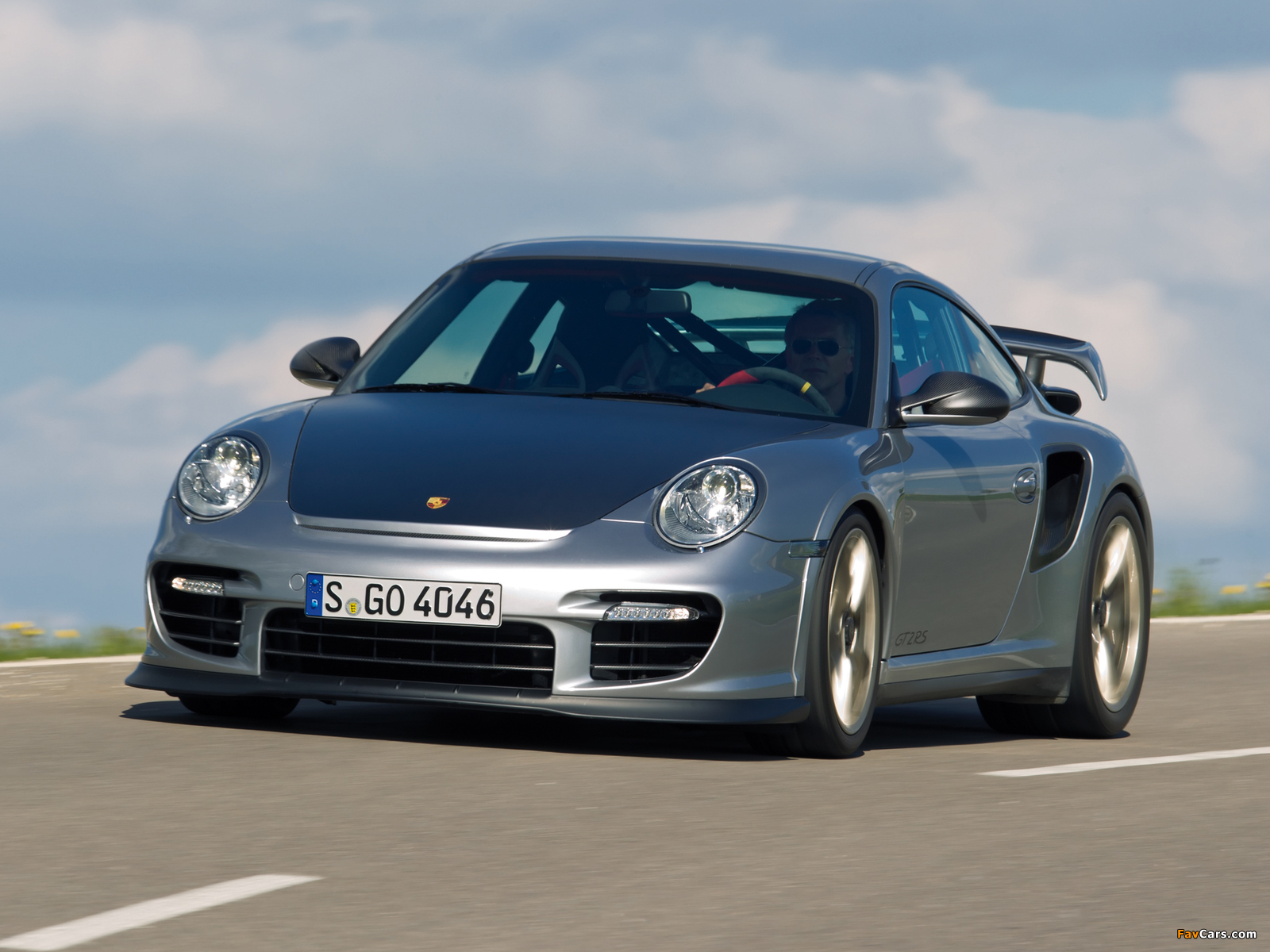 Photos of Porsche 911 GT2 RS (997) 2010–11 (1600 x 1200)