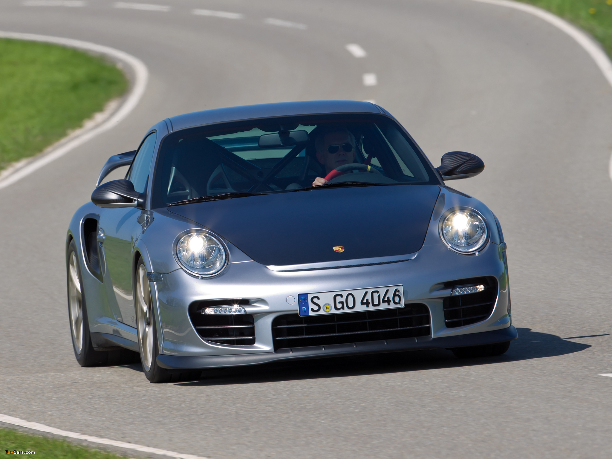 Photos of Porsche 911 GT2 RS (997) 2010–11 (2048 x 1536)