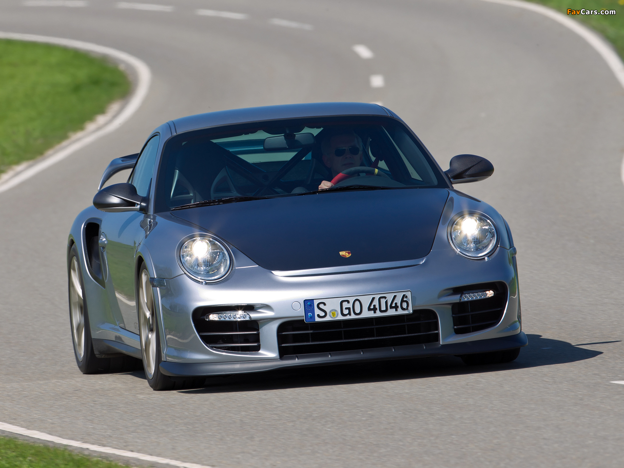 Photos of Porsche 911 GT2 RS (997) 2010–11 (1280 x 960)