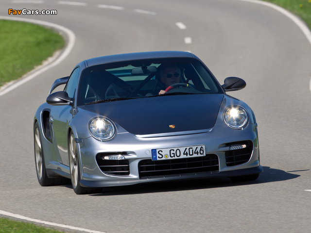 Photos of Porsche 911 GT2 RS (997) 2010–11 (640 x 480)