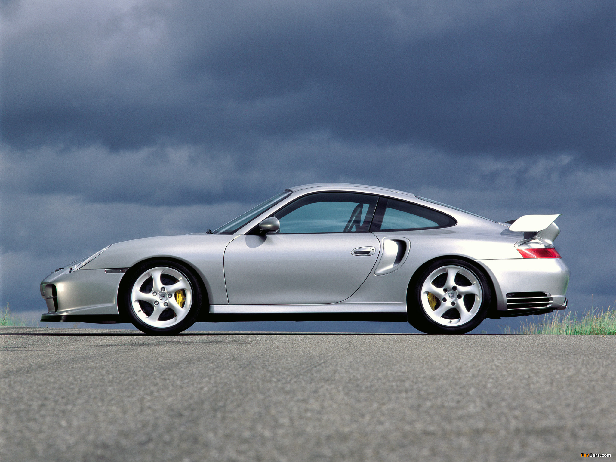 Pictures of Porsche 911 GT2 (996) 2001–03 (2048 x 1536)