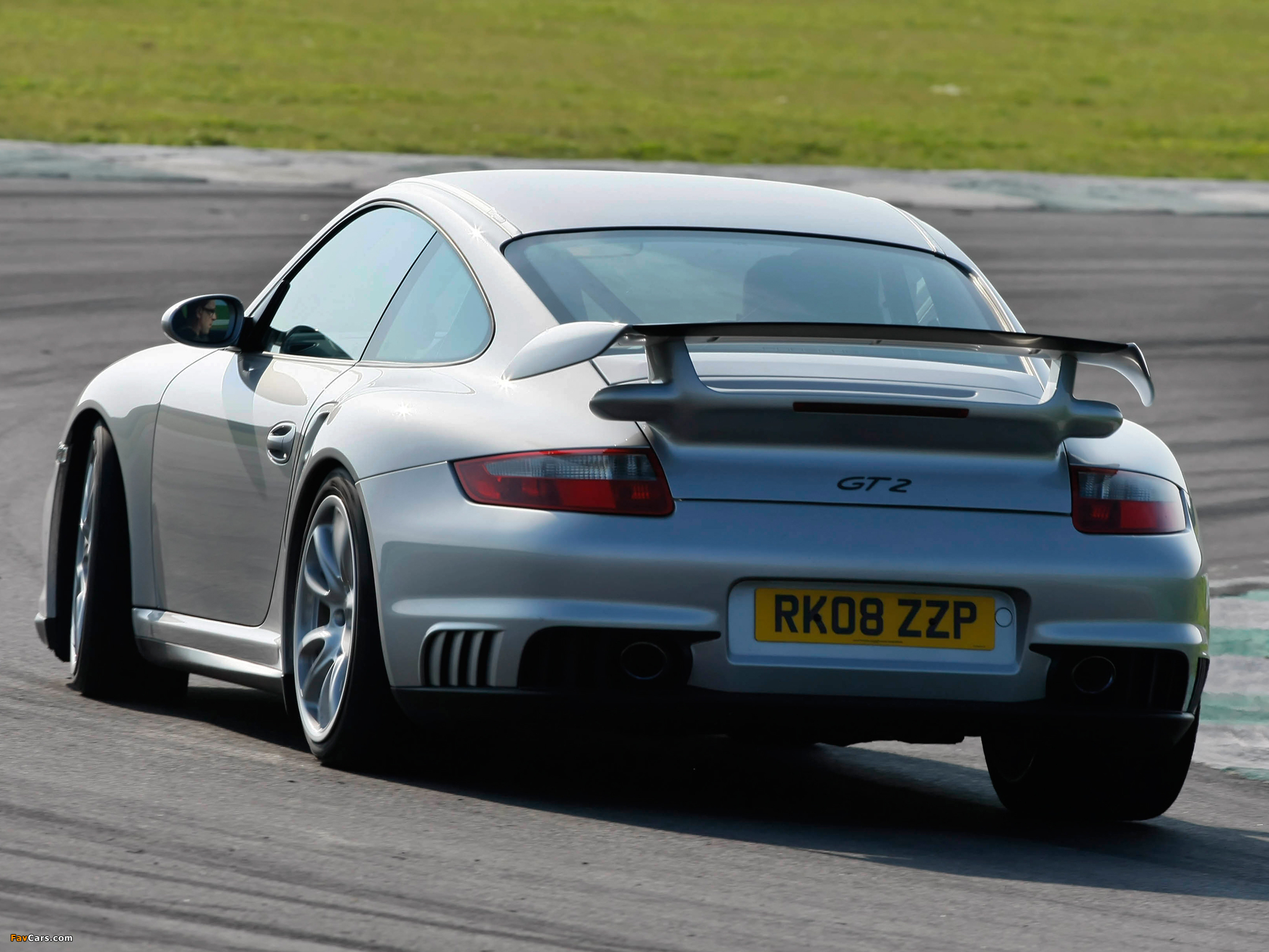 Pictures of Porsche 911 GT2 UK-spec (997) 2008–10 (2048 x 1536)