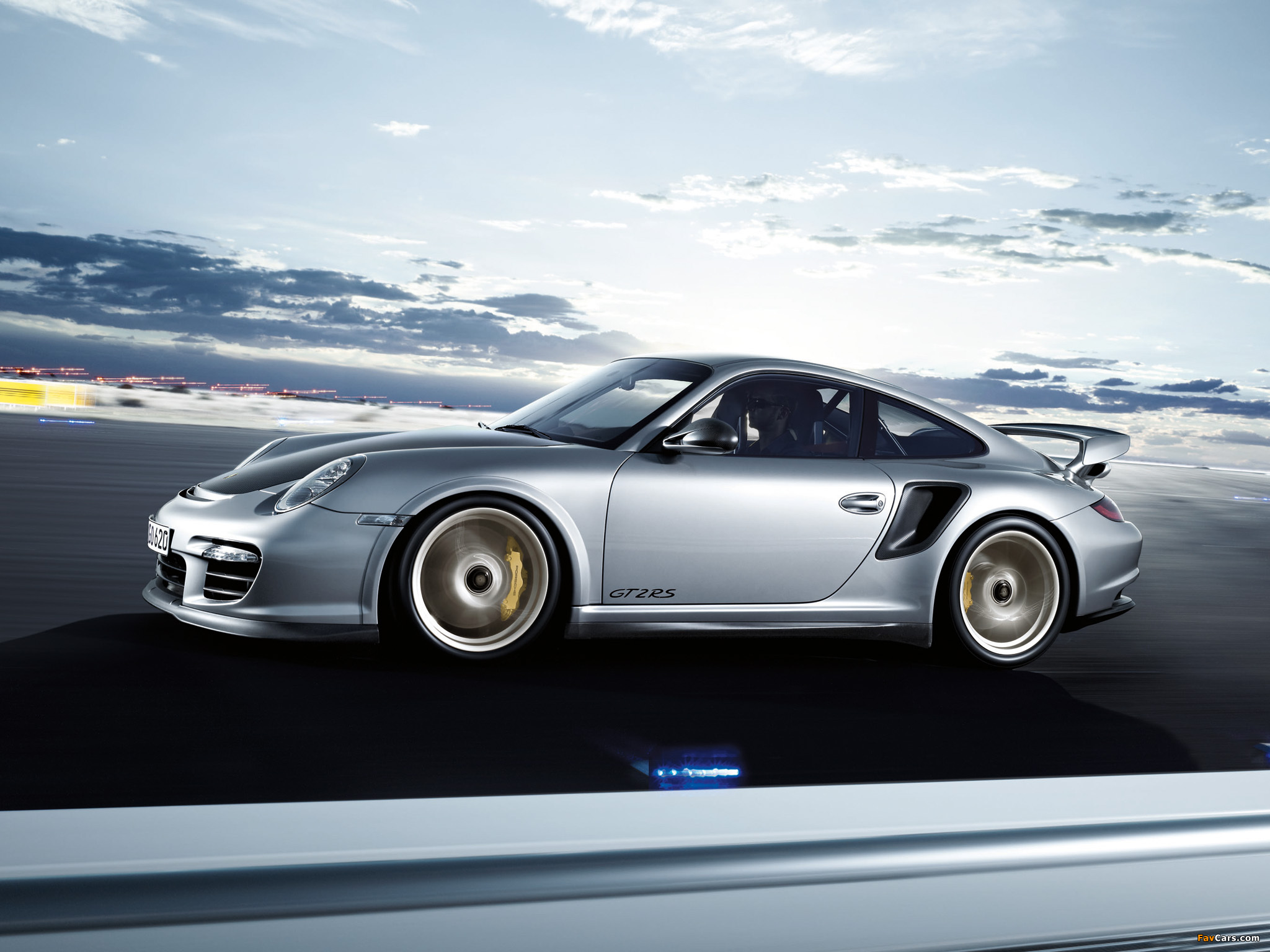 Pictures of Porsche 911 GT2 RS (997) 2010–11 (2048 x 1536)