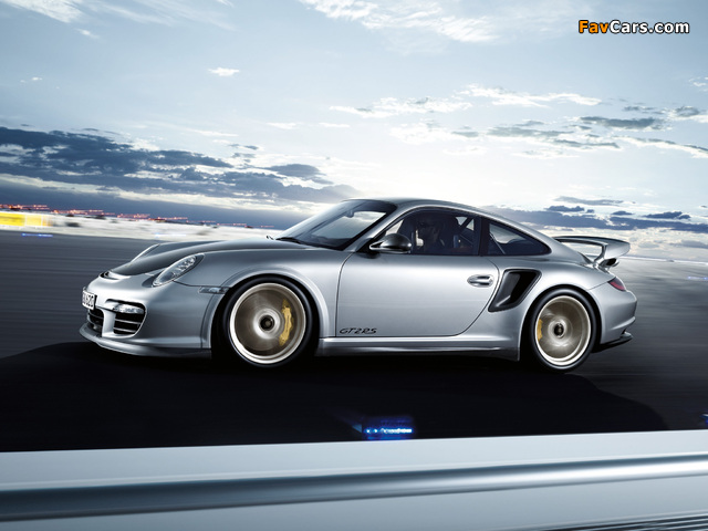 Pictures of Porsche 911 GT2 RS (997) 2010–11 (640 x 480)