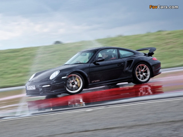 Porsche 911 GT2 RS UK-spec (997) 2010–11 images (640 x 480)
